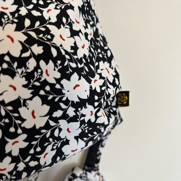 Floral Black and White Strappy Top - Picture 3 of 5